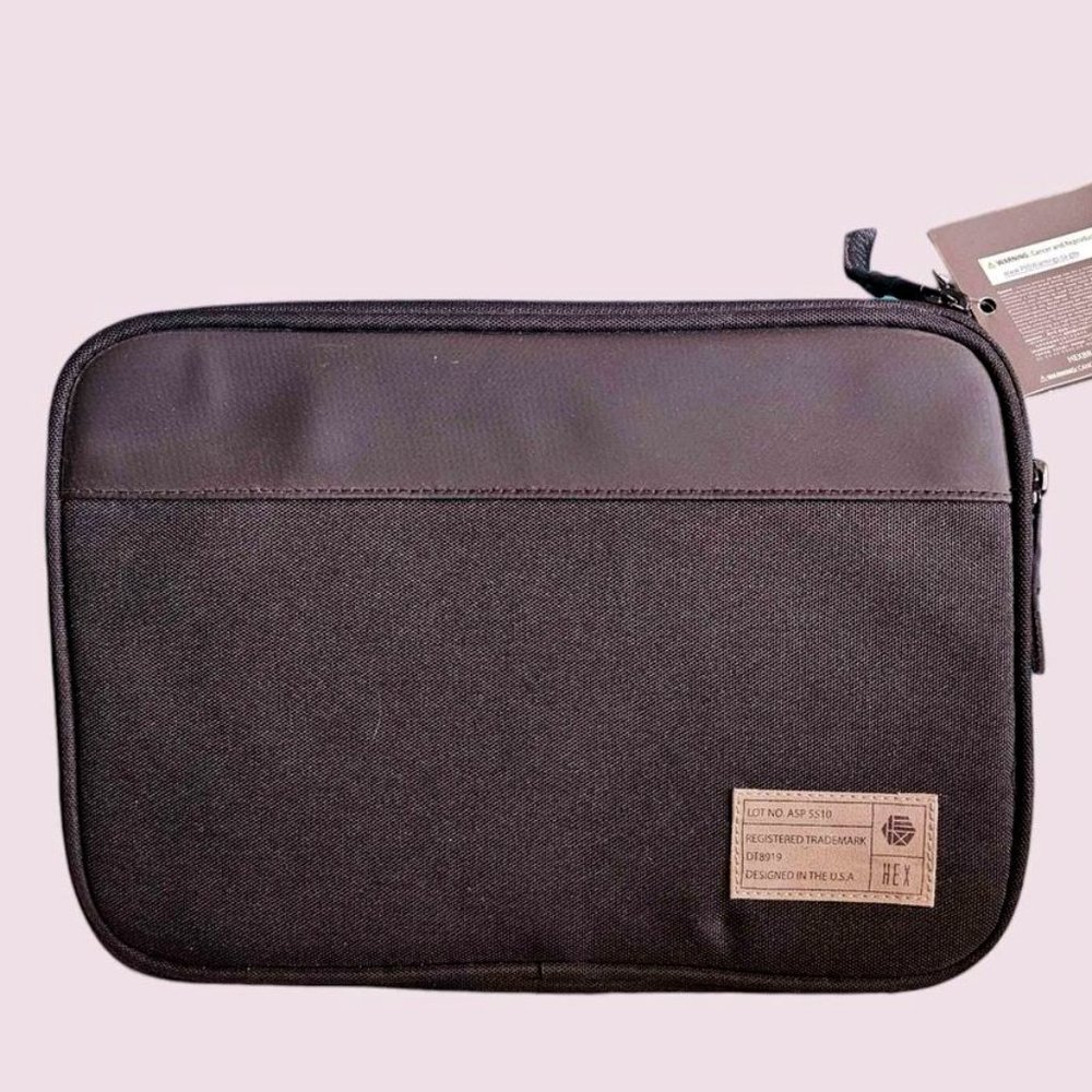 New With Tag Hex Surface Go Sleeve Protection Case